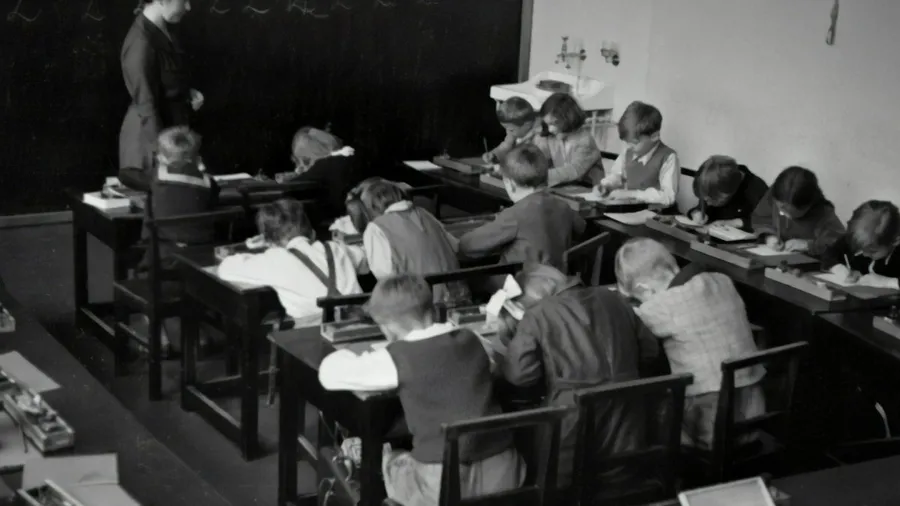 Do UK trainee teachers still sit a skills test?