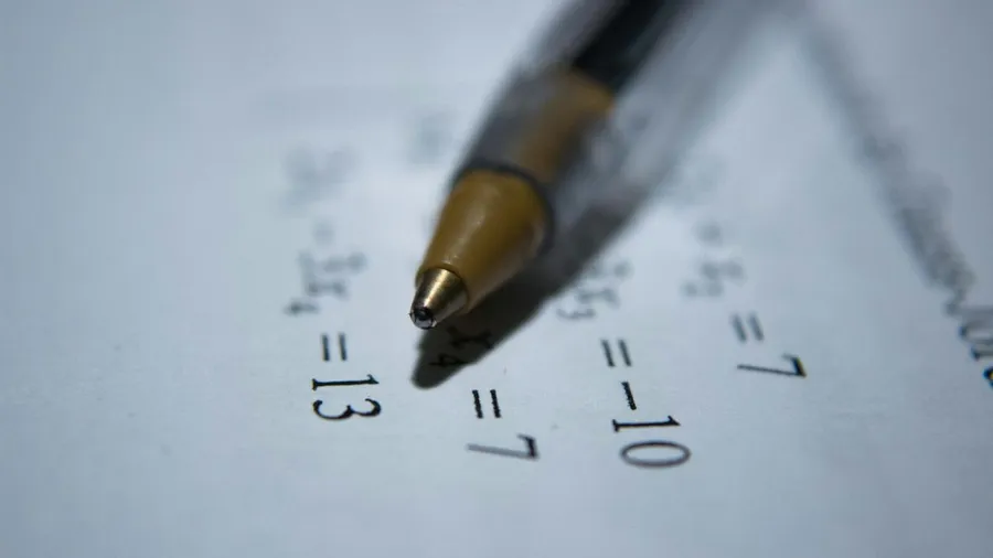 Calculator and no-calculator questions on the MPT